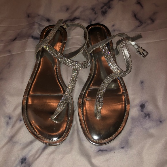 flats - Picture 1 of 4